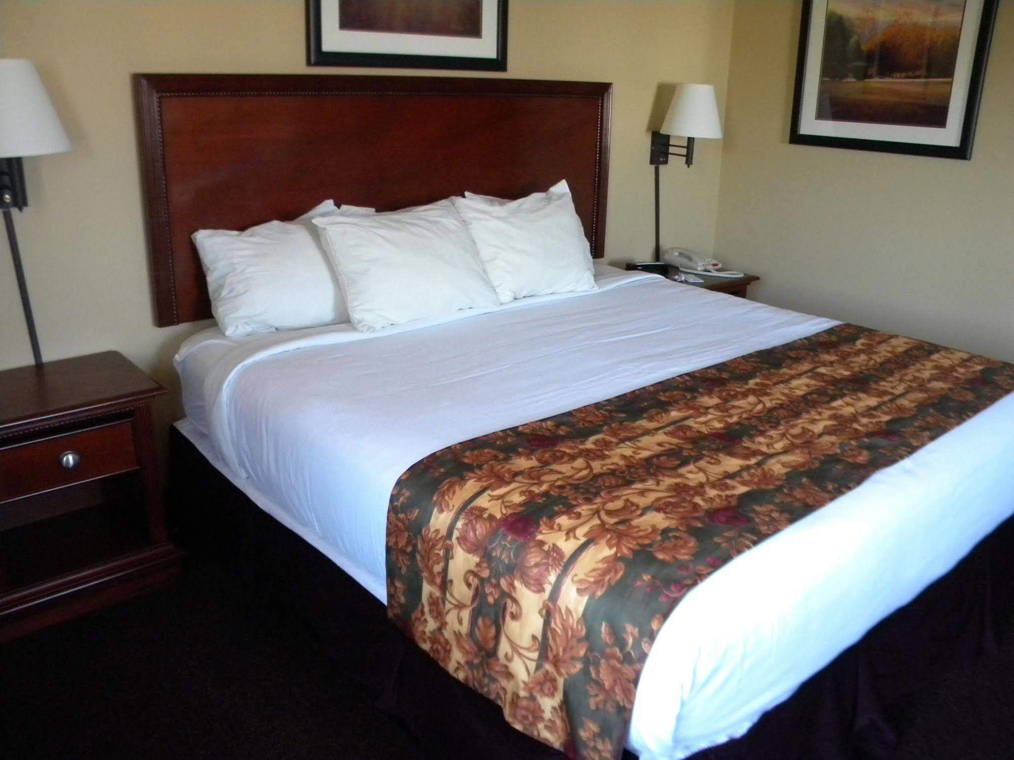 Pocahontas Inn & Suites Ngoại thất bức ảnh